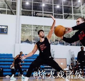 23岁143天申京单赛季多次30+得分10+助攻，历史最年轻中锋